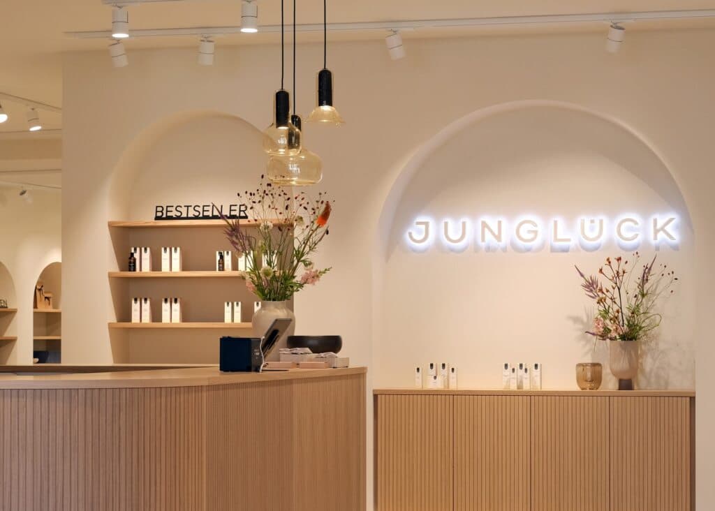 2023_JUNGLUECK_STORE_DSCF0258_quer