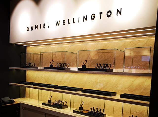 Praktisk Et kors analog Shop Design for Daniel Wellington | Projekt Kraft