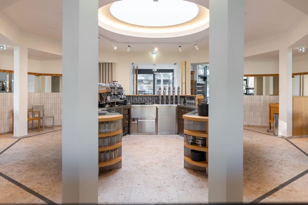 2022_08_KENH_PRATERSTERN_best16_byAkosBurg