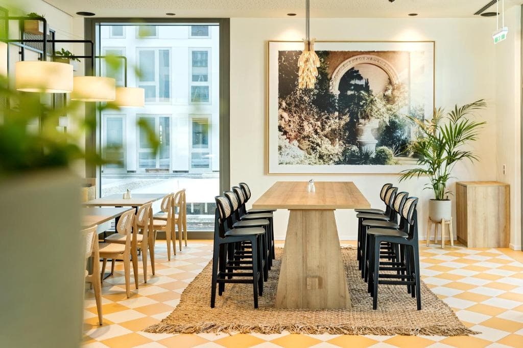 427401069 Bassena Wien Donaustadt Tisch