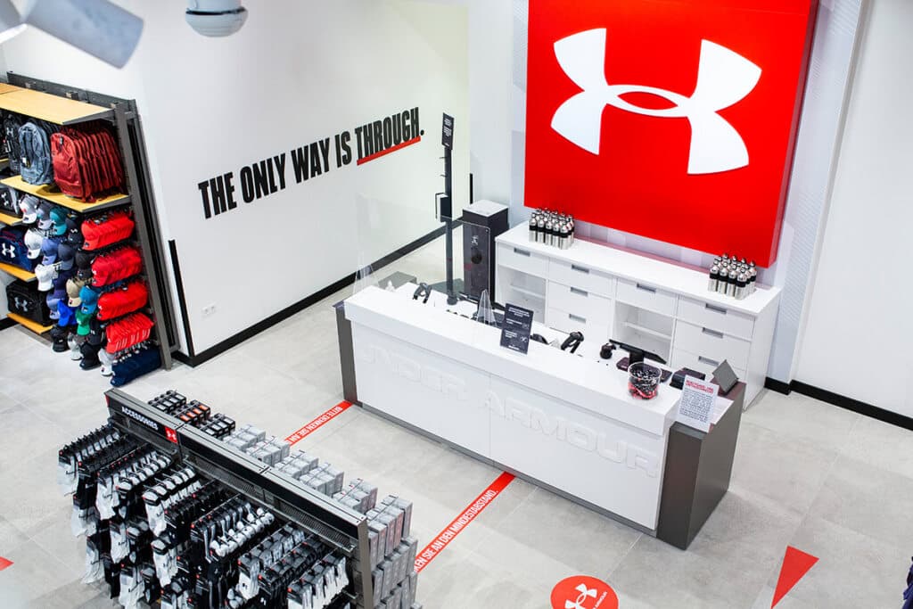 Under-Armour_Ladenbau-Projekt-Kraft_5 Under Armour Metzingen Innenausbau Projekt Kraft