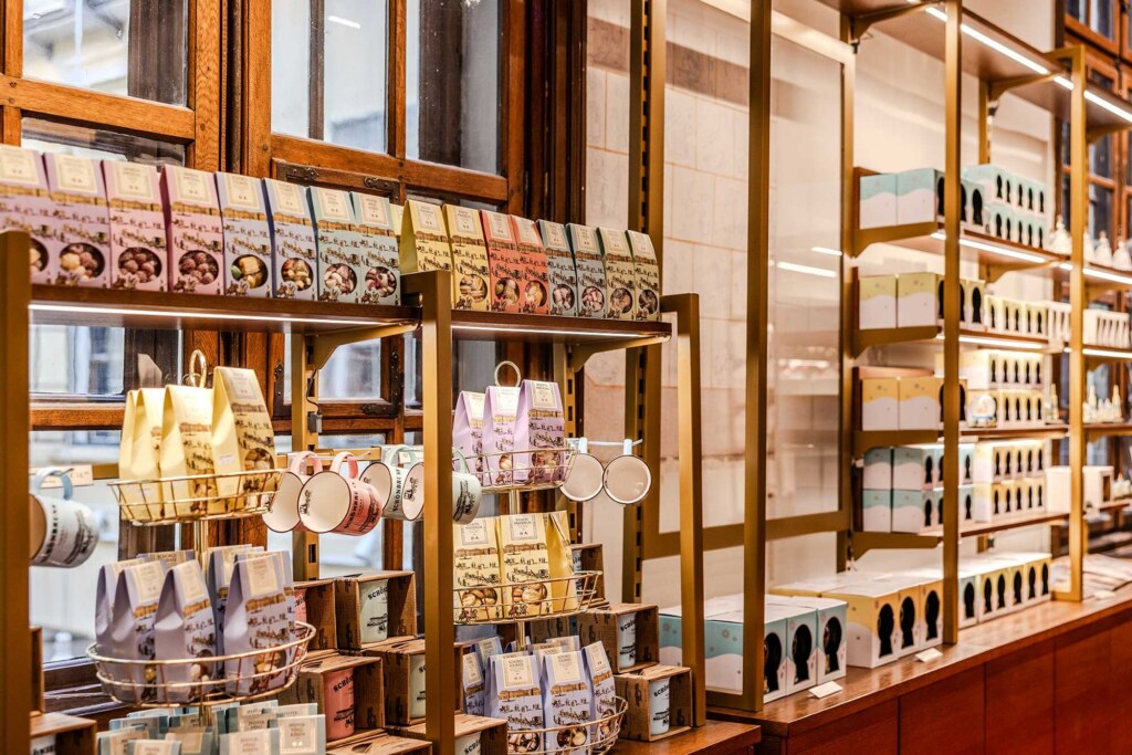 Christian-Steinbrenner_Schönbrunn-Group_Shop_Projekt-Kraft_03 Ladenbau und Shop Ausstattung durch Projekt Kraft, Foto: Christian Steinbrenner