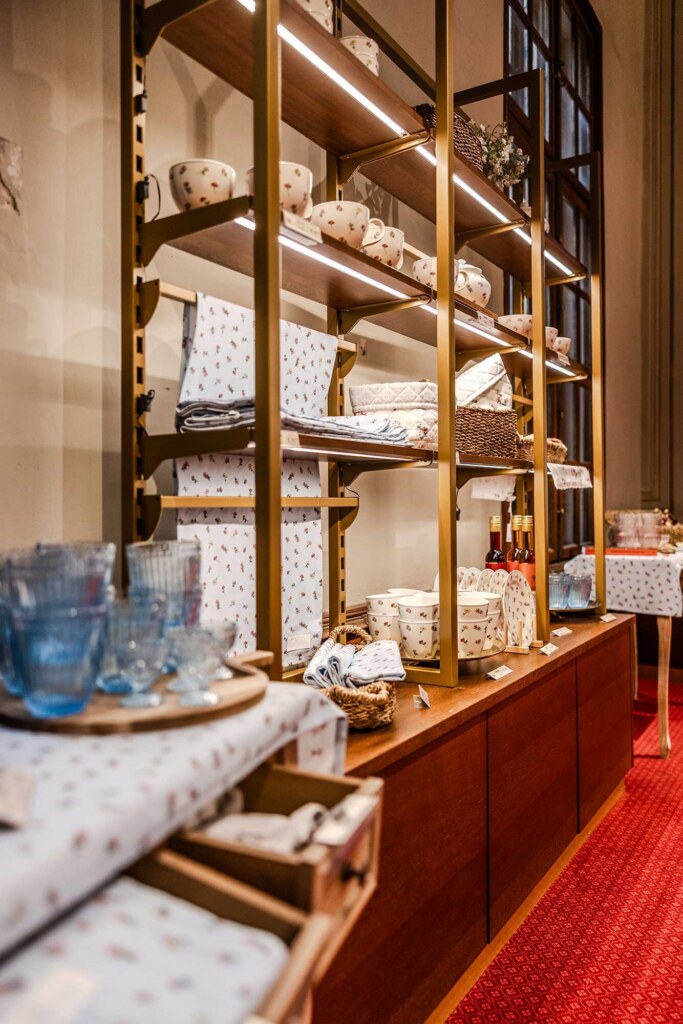 Christian-Steinbrenner_Schönbrunn-Group_Shop_Projekt-Kraft_08 Ladenbau und Shop Ausstattung durch Projekt Kraft, Foto: Christian Steinbrenner