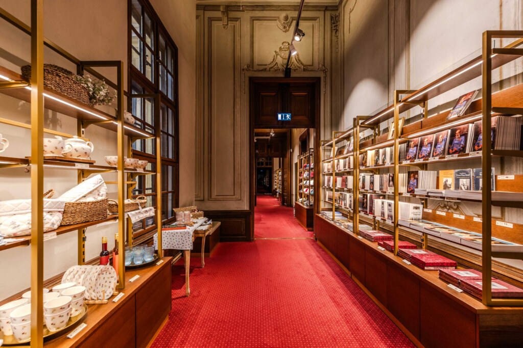 Christian-Steinbrenner_Schönbrunn-Group_Shop_Projekt-Kraft_11 Ladenbau und Shop Ausstattung durch Projekt Kraft, Foto: Christian Steinbrenner