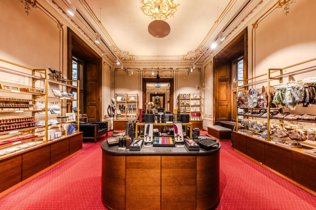 Christian-Steinbrenner_Schönbrunn-Group_Shop_Projekt-Kraft_12 Ladenbau und Shop Ausstattung durch Projekt Kraft, Foto: Christian Steinbrenner