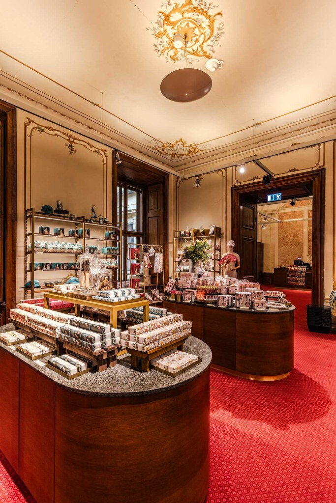 Christian-Steinbrenner_Schönbrunn-Group_Shop_Projekt-Kraft_13 Ladenbau und Shop Ausstattung durch Projekt Kraft, Foto: Christian Steinbrenner