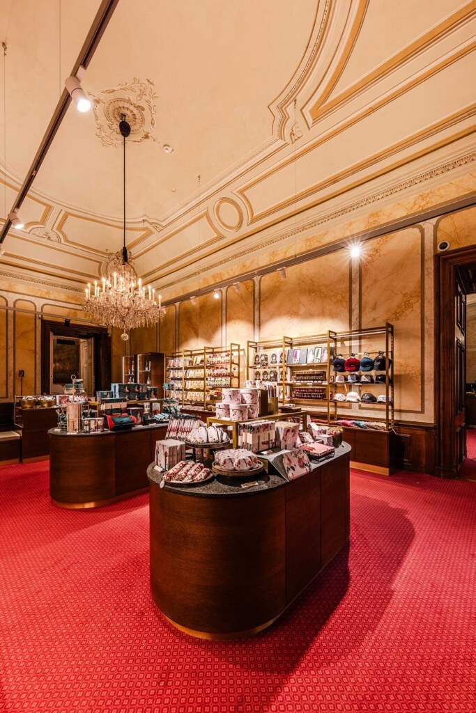 Christian-Steinbrenner_Schönbrunn-Group_Shop_Projekt-Kraft_17 Ladenbau und Shop Ausstattung durch Projekt Kraft, Foto: Christian Steinbrenner