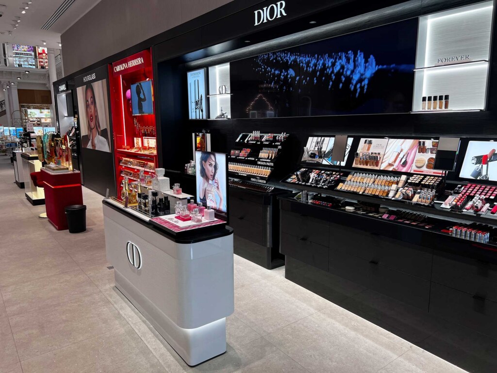 Douglas_Kaerntnerstraße_Projekt-Kraft_02 Douglas Kärntnerstraße Shop- und Büroumbau durch Projekt Kraft